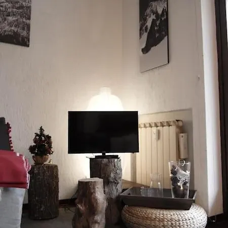 The Pine Cone, Your Nest In Courmayeour. Appartamento